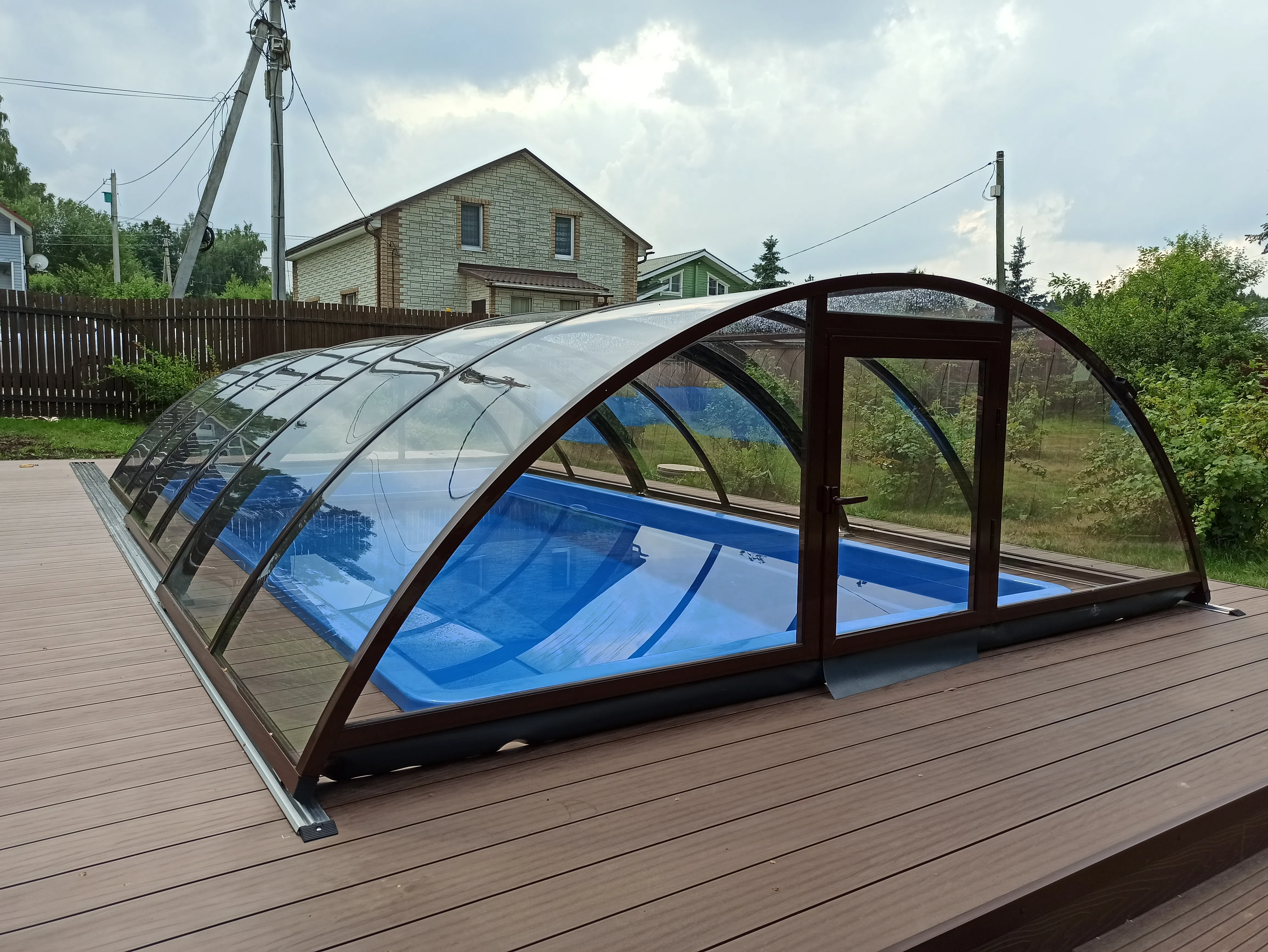 Бассейн с раздвижным павильоном