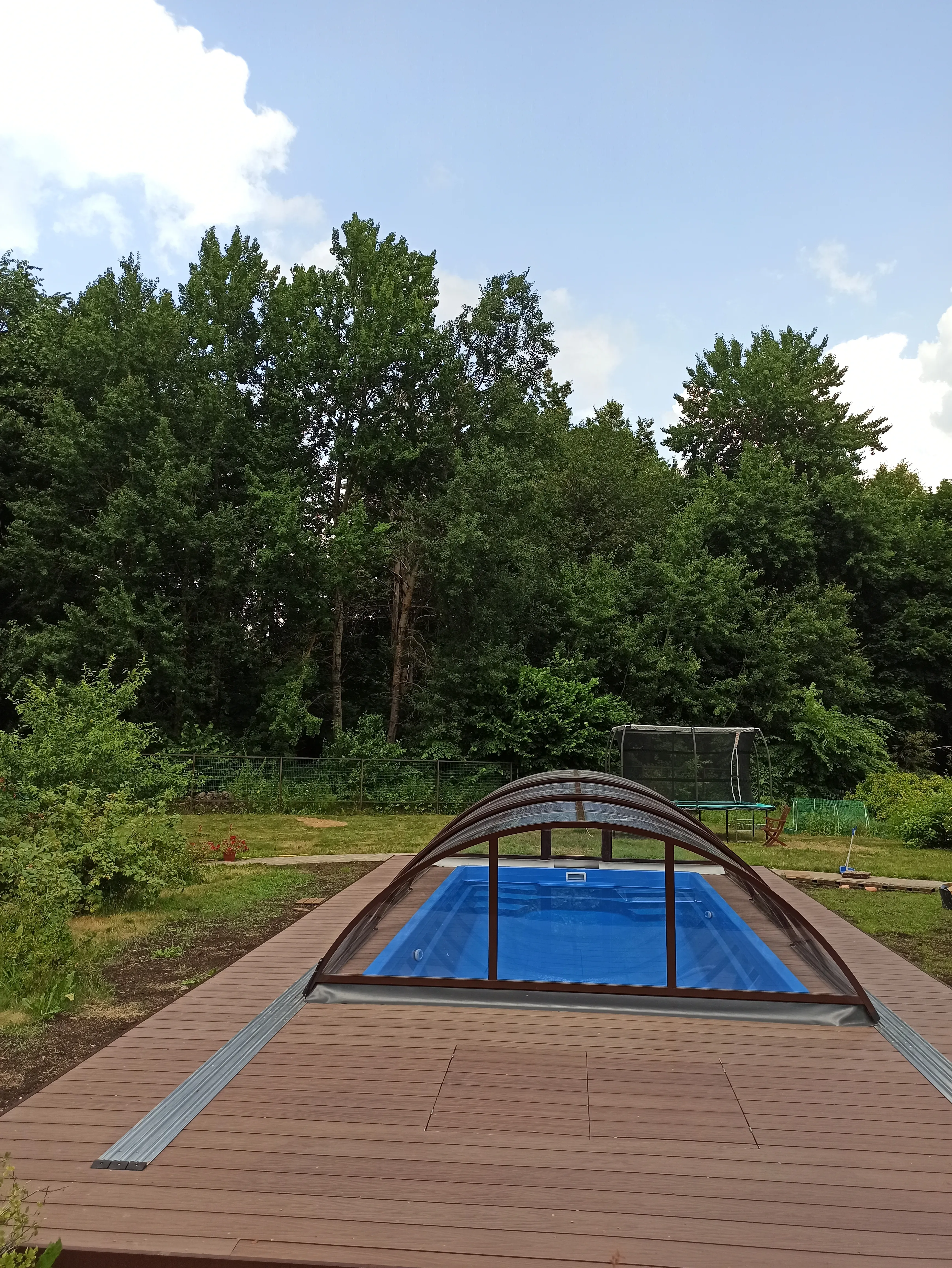 Бассейн с павильоном — общий план